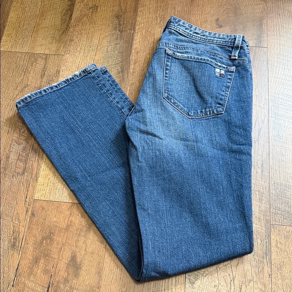 Classic Women's Blue Jeans - Straight Leg